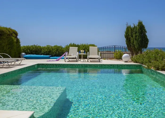 Ayia Thekla Seafront Lavender Villa *