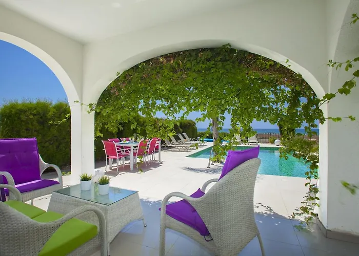 Ayia Thekla Seafront Lavender ヴィラ